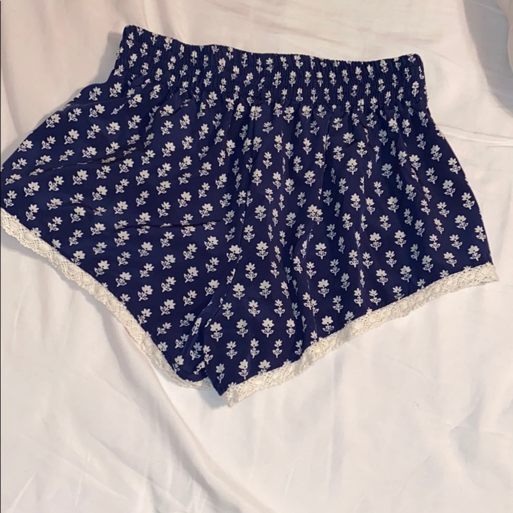 Patterned Shorts - Picture 2 of 3